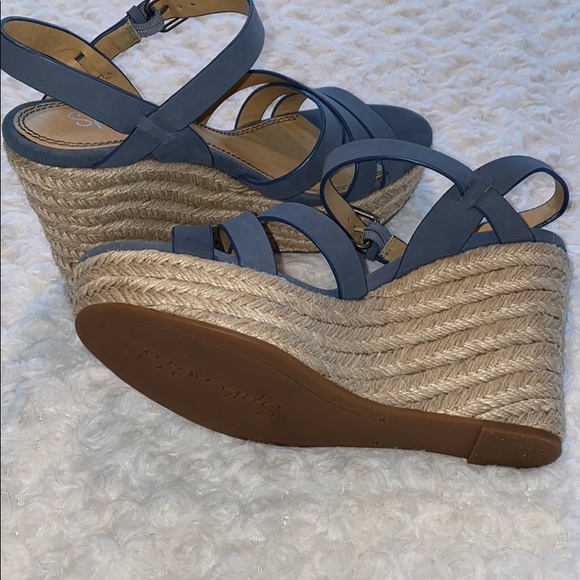 Splendid Wedges - Picture 3 of 3